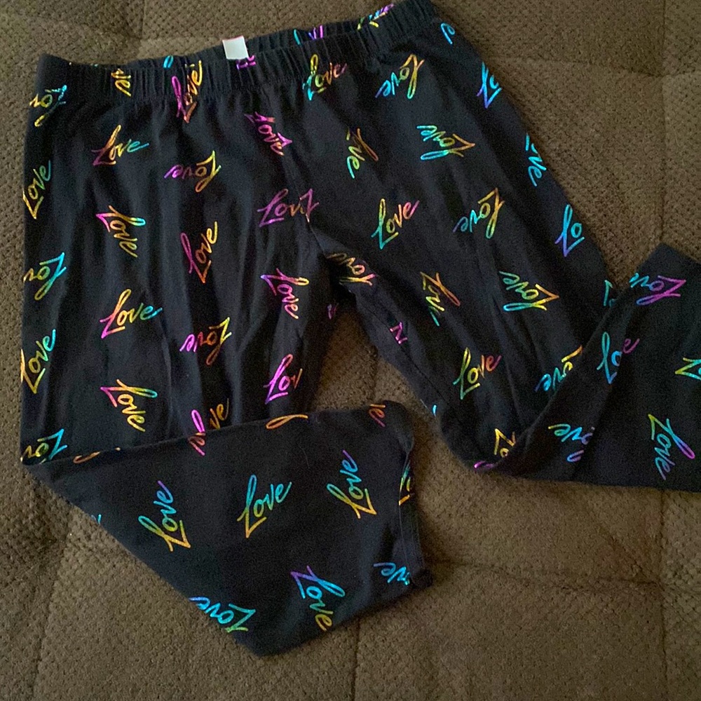 💲💲Mix match 2 for $8 💲💲
Capri “love” leggings